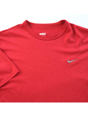 The Nike Tee Fit Dry T-shirt Mens Medium Red Performance Embroidered Logo